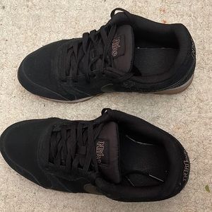 Nike low top mid runner II SE